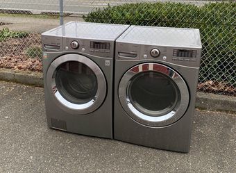 LG WASHER AND DRYER SET.