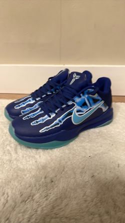 Kyrie basketball shoes