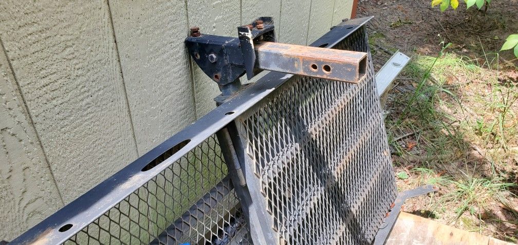 Use Trailer Hitch Ramp