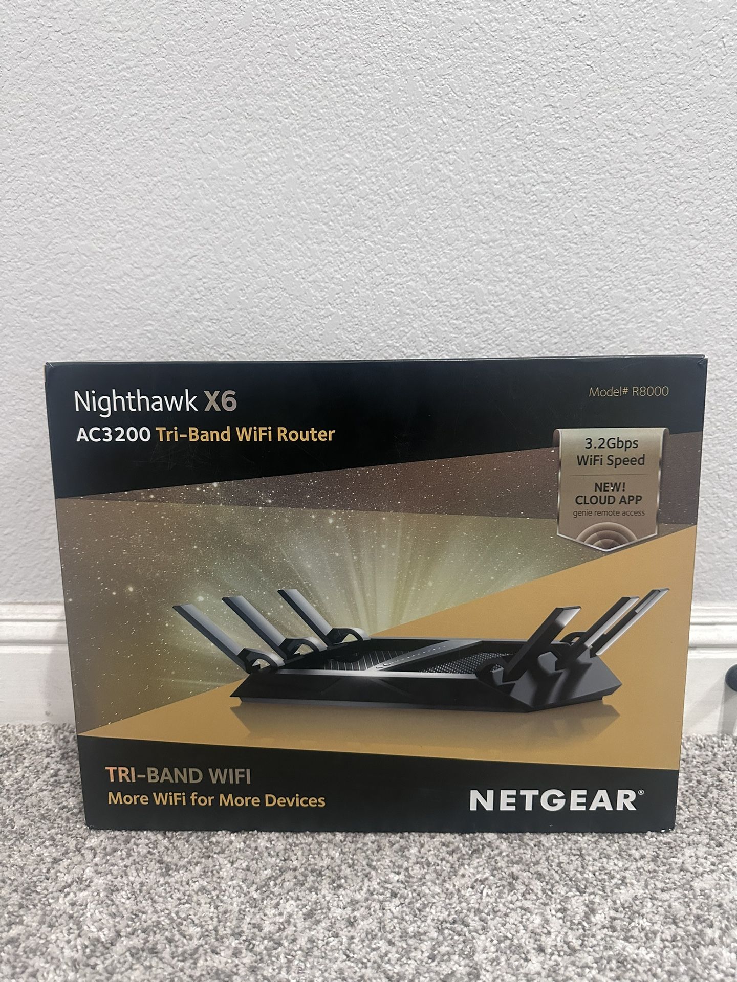 NETGEAR R8000 3200 Mbps 5 Port 3200 Mbps Tri-Band Wireless Router (R8000-100NAS)