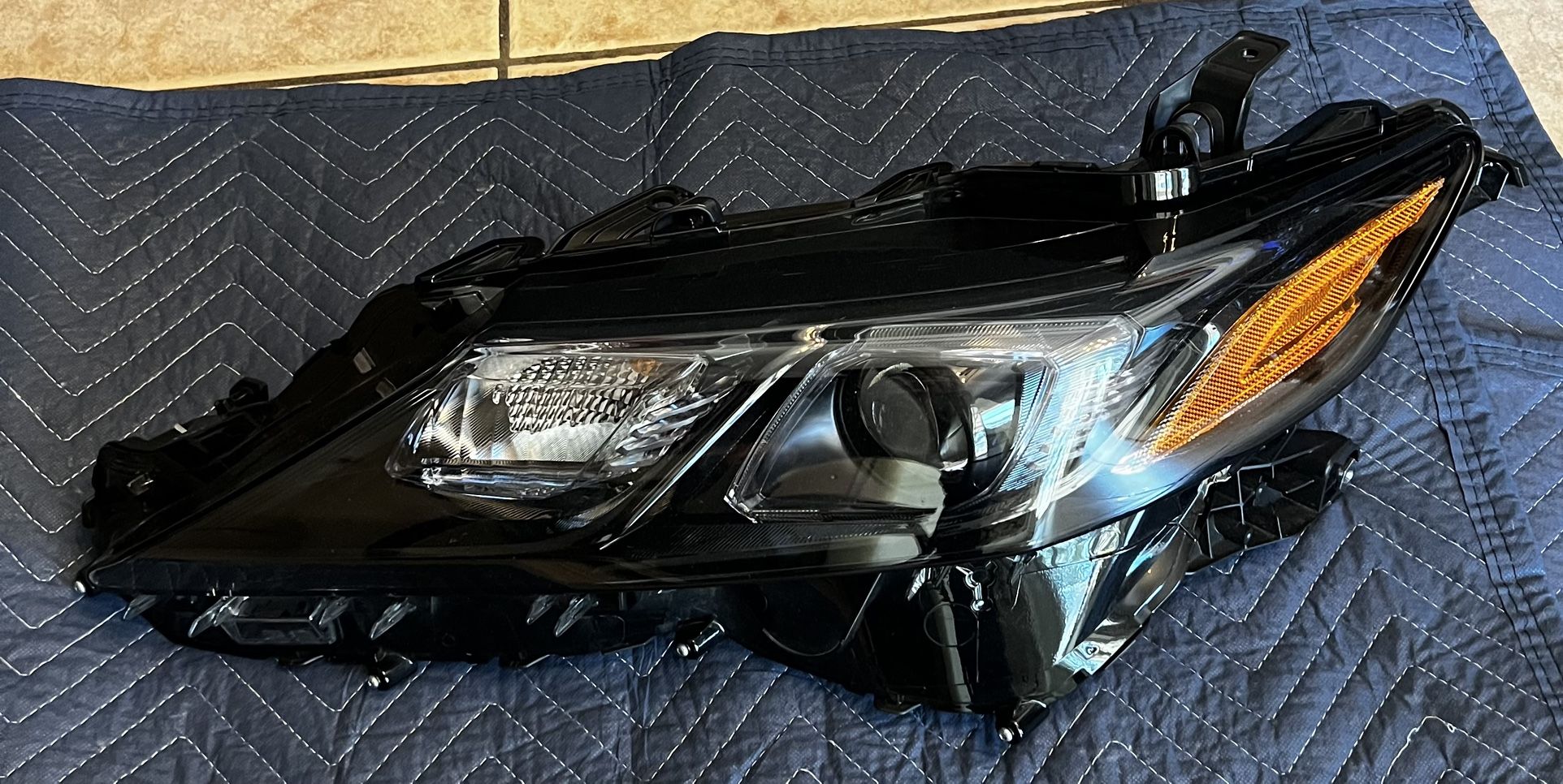2019- 2024 toyota camry left (driver side) headlight