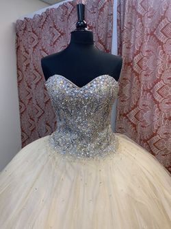 BRAND NEW MARYS QUINCEAÑERA / SWEET 16 DRESS