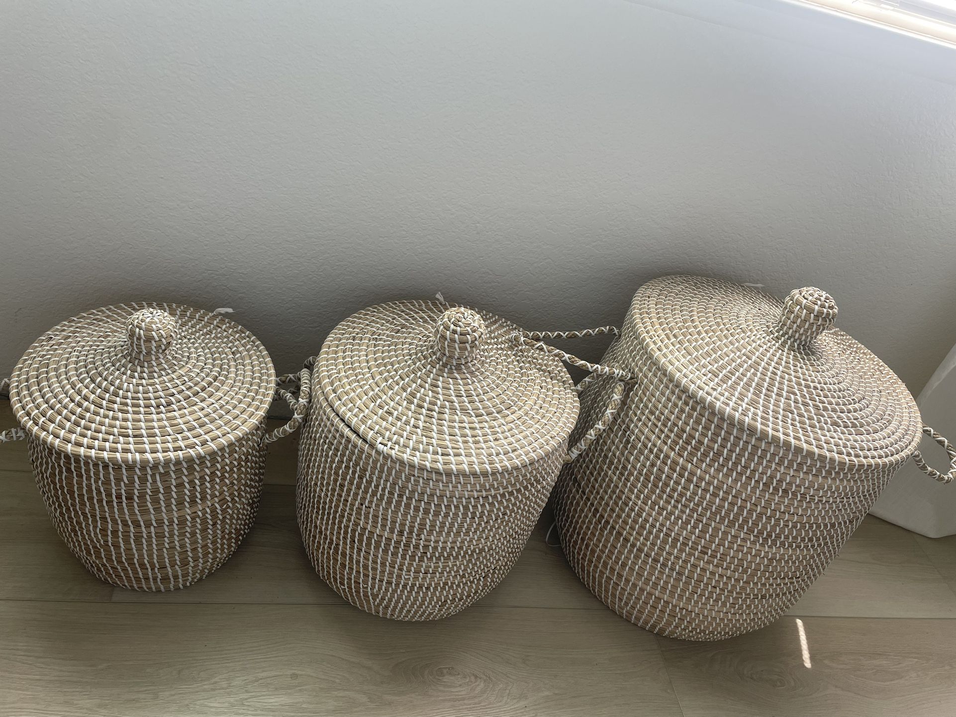 3 Laundry Baskets Decoration