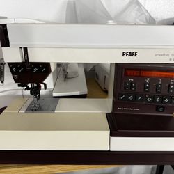 Pfaff 1471 Excellent Condition, Foot Pedal