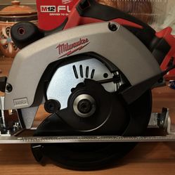 Milwaukee M18 6 1/2” Circular Saw