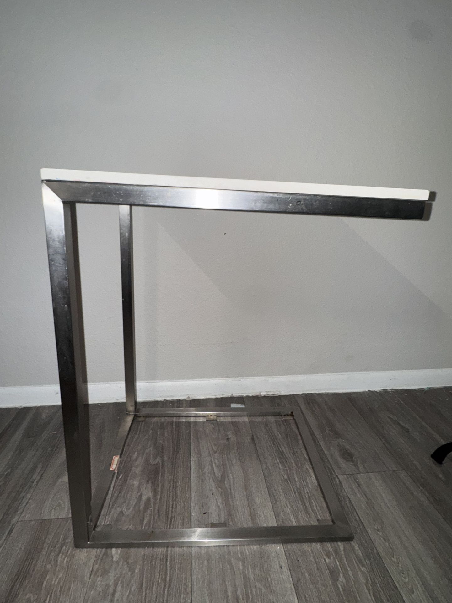 Gus Modern White Bishop End Table