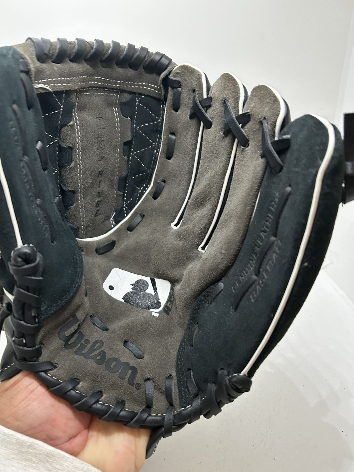 Wilson 11 1/2" AOR315 Baseball Glove Right Hand Leather (open Box)