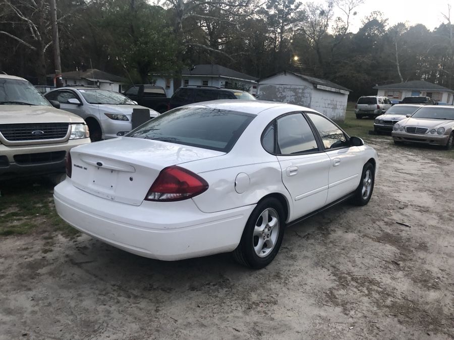 2004 Ford Taurus