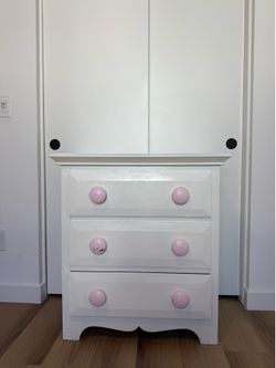 White three drawer dresser