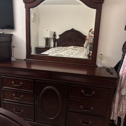 Queen Size  Bedroom Set With Dresser And Two Nightstand And A Chest Next