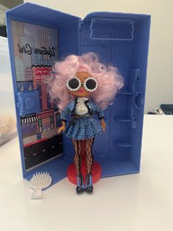 LOL Uptown Girl (OMG Series) Fashion Doll with Pink Curly Hair and Blue Outfit