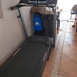 WALKING MACHINE  PRO FORM WITH FEW USE WORKING PERFECTLY 