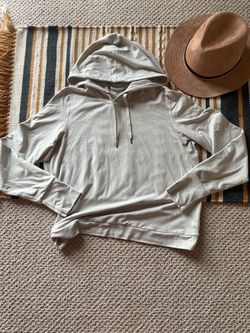 Vuori Women’s Beige Tan Sweater Hoodie