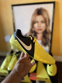 Nike Soccer Cleats CTR360 Maestri III FG SE