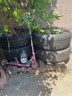 Es un set de 4 llantas para camioneta chevy Silverado