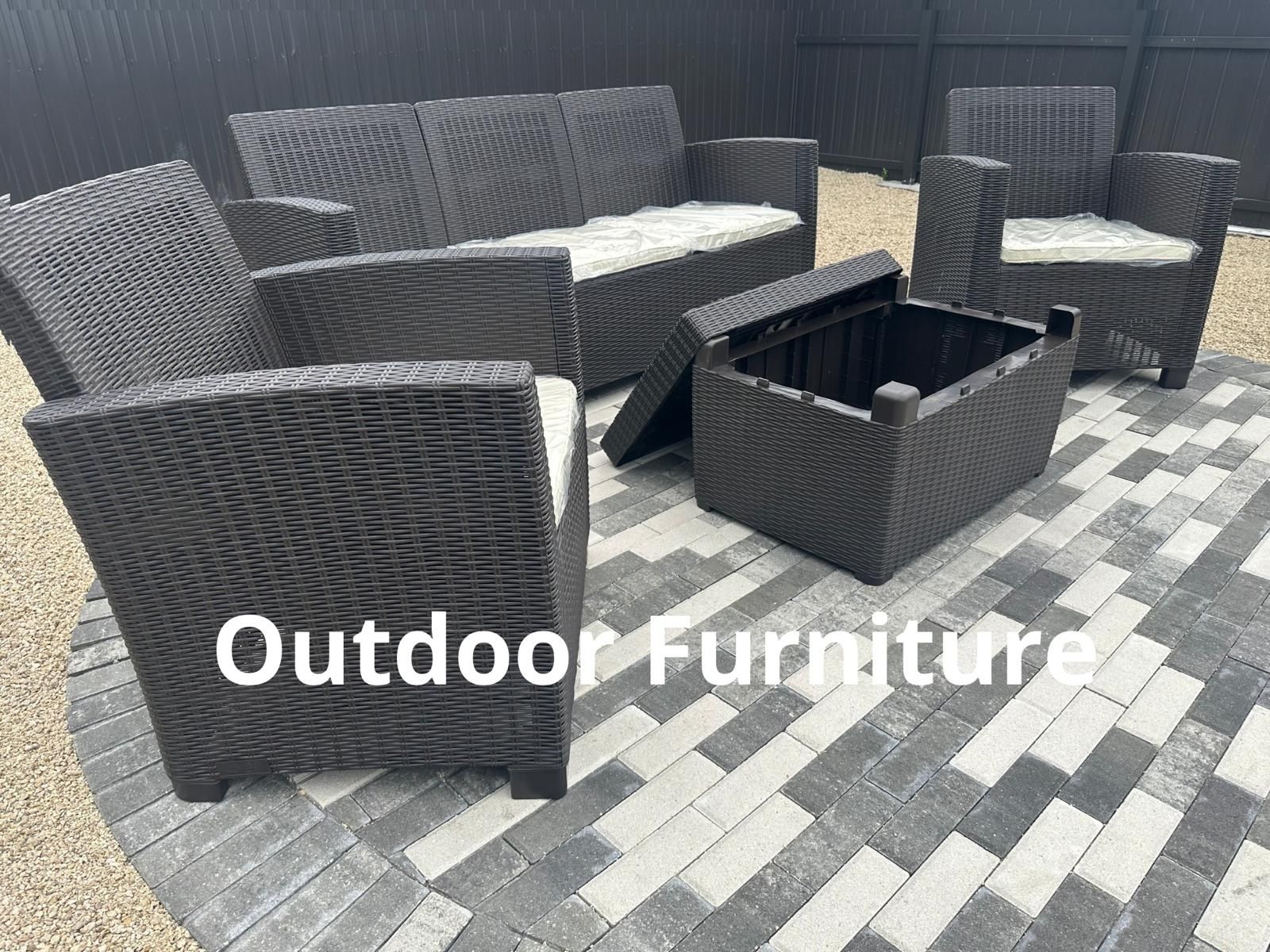 SET DE PATIO/ Sillas, mesa y loveseat