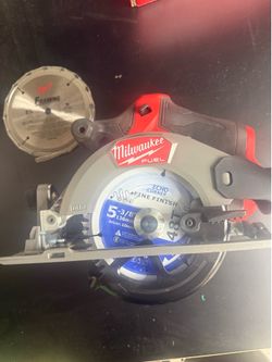 Milwaukee M12 Fuel Circular saw 5-3/8"