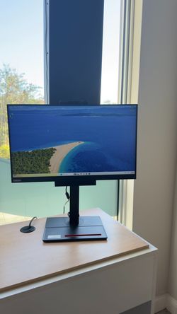 Lenovo ThinkCentre M90q Gen 3 (24") - i7 12th Gen | 16GB RAM | 1TB SSD | Touch Display 
