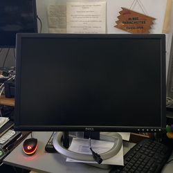 Dell 24 “ 2405FPW Ultra Sharp Monitor 