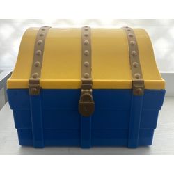 Pirate treasure toy box with fake jewelry 