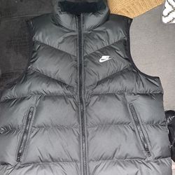 nike puffer vest 