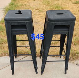 Black Metal Bar Stools – Set of 4