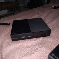 Xbox One For Sell If U Want It Text Me (contact info removed) My Cash App Is Malachiclardy2009