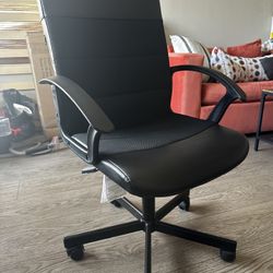 Almost New Office Chair Pick Up In Tempe