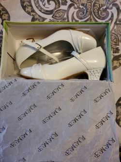 White Dress Shoes For Girl Size 2.