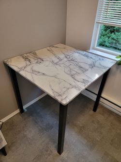 LAMINATED FAUX MARBLE TABLE