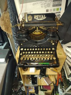 Royal Antique Manual Typewriter