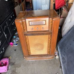 1940s Vintage Radio 