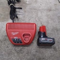 Milluakee Sds Plus Rotary Hammer With Batteries And Charger