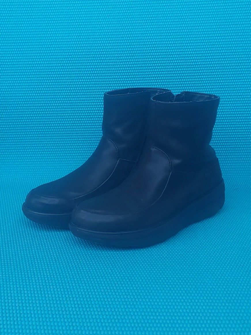 Fitflop Loaff Shortly Zip Boots
Women's Size 6