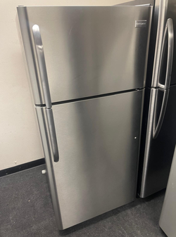 Deal: Frigidaire Stainless Top Mount Refrigerator – Clean Inside