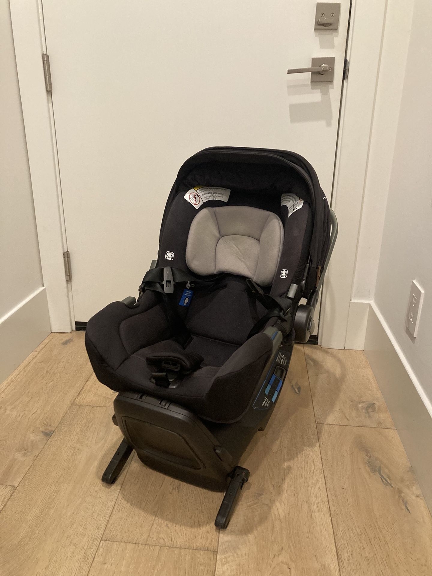 Nuna Car Seat With Base