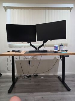 Hight adjustable Dest with Dual Monitors