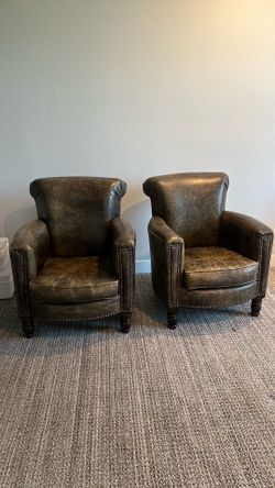 Two Club Chaors
