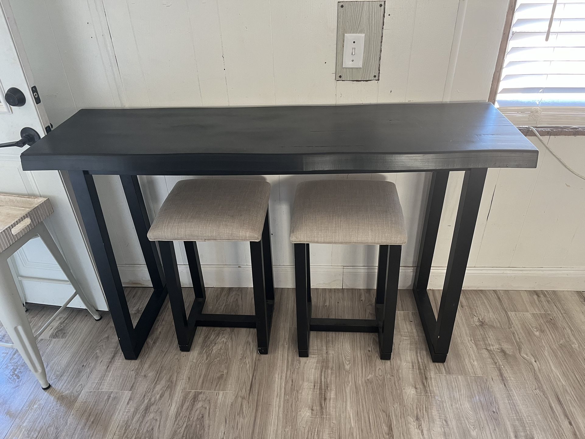 Entry Table With Stools