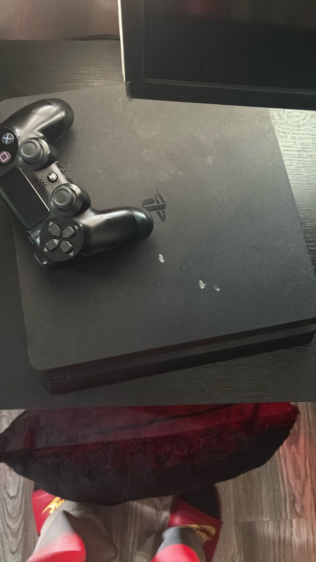 PS4 (pro) + Gaming Head Set + Hella Games