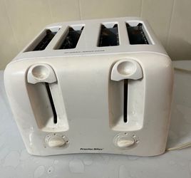 Like New 4 Slice White Electric Toaster