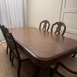 Extendable Solid Wood Base Dining Table with Chaires