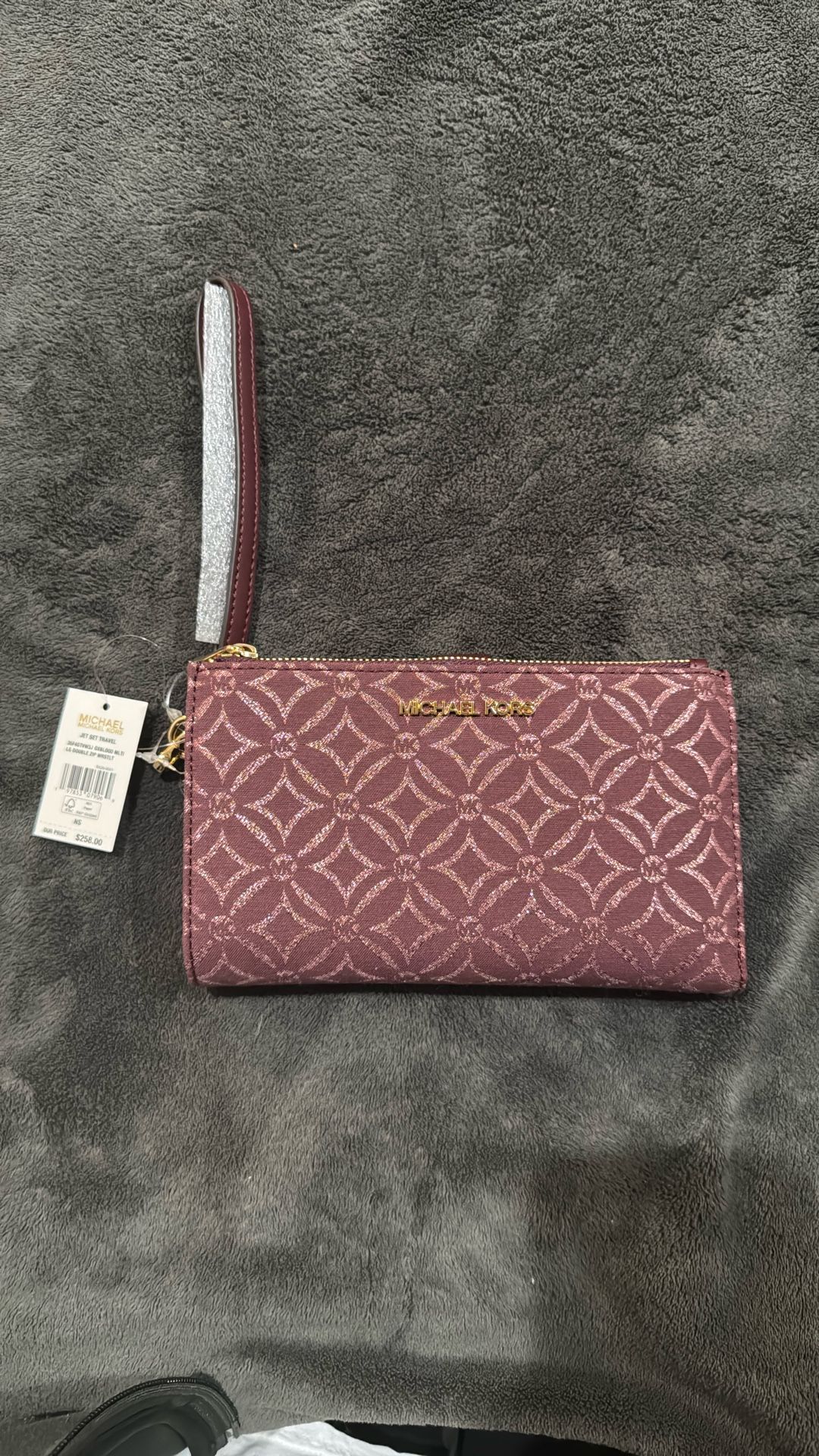 Brand New Michael Kors Wrislet Accordion Style Wallet! Jet Set Traveler Is The Style! New MK 2025 Item!