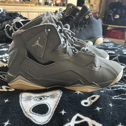 Jordan true flight gray 6y