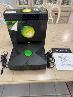 Used Xbox console from 2001 with cables No controllers