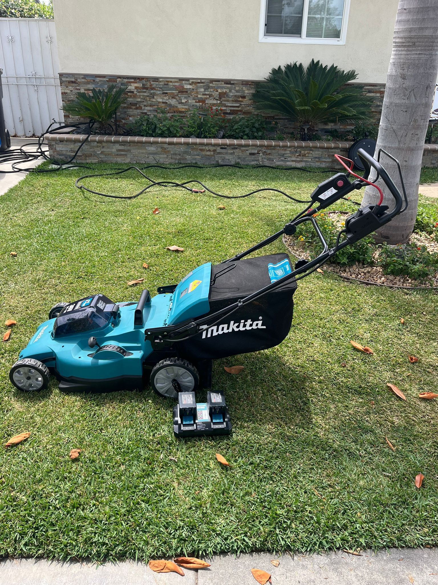 Makita Cortadora De Césped Con Cargador