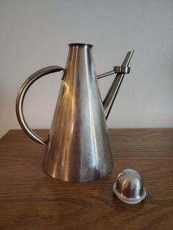 Elegante stainless steel olive oil dispenser