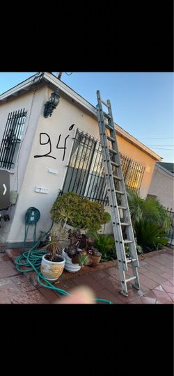 Excellent condition, 24 feet and more sizes available aluminum extension, Ladders
