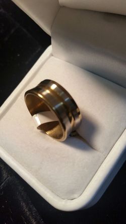 Brand new stainless steel unisex band size 8
