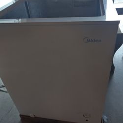 Midea Freezer